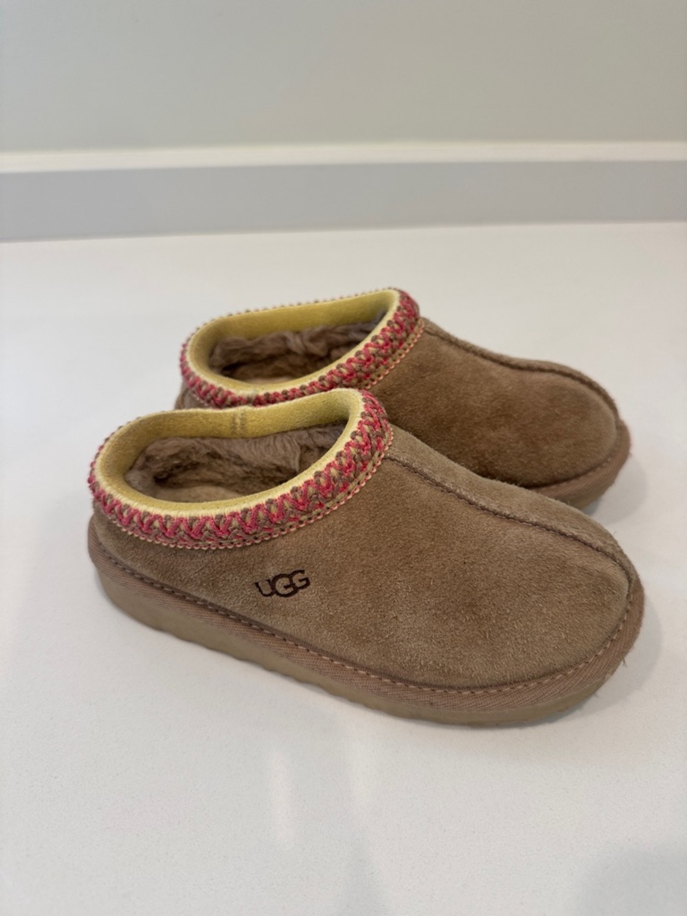 Girls Ugg Tasman size 11